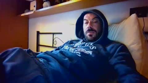 Snapshot of slevin1983 chatting on 10.05.25 slevin online show from 10.05.25