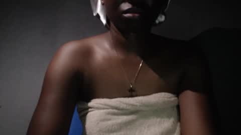 Snapshot of slim_choco chatting on 11.08.25 Rose online show from 11.08.25