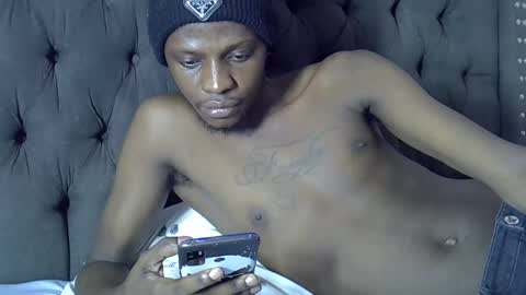 Snapshot of slim_long01 chatting on 10.04.25 slim long01 online show from 10.04.25