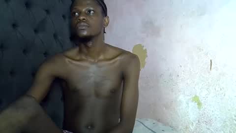 Snapshot of slim_long01 chatting on 10.05.25 slim long01 online show from 10.05.25