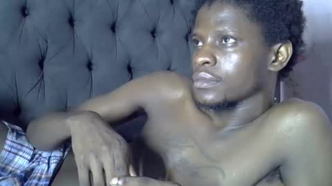 Snapshot of slim_long01 chatting on 10.20.25 slim long01 online show from 10.20.25