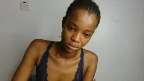 Snapshot of slim_wetpussyy chatting on 06.23.26 Bella online show from 06.23.26
