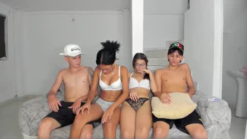 boy without tattoo Bryan -- with tatto Alan - New girl harper online show from 11.10.25