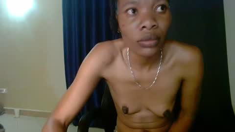 Snapshot of slimhot_ chatting on 12.01.24 slim online show from 12.01.24