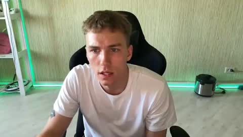 Snapshot of slippery_baby chatting on 06.18.26 Mila online show from 06.18.26