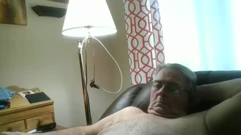 Snapshot of slippery_duck chatting on 02.14.26 slippery_duck online show from 02.14.26