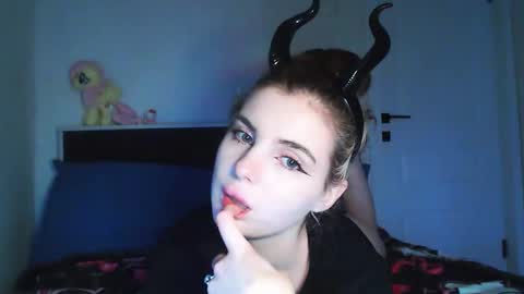 Snapshot of sloomonata chatting on 11.01.25 sloomonata online show from 11.01.25