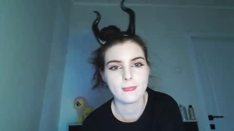 Snapshot of sloomonata chatting on 11.02.25 sloomonata online show from 11.02.25