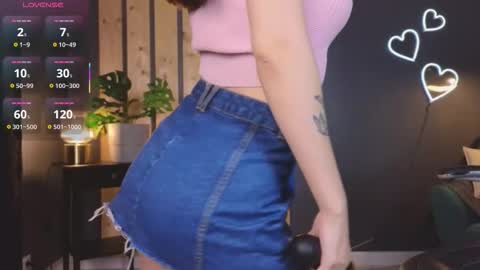 Snapshot of slow_flower chatting on 10.31.25 Emilia online show from 10.31.25