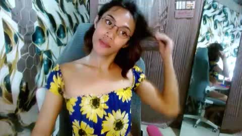 Snapshot of slutqueen_raz chatting on 04.23.26 Raz online show from 04.23.26