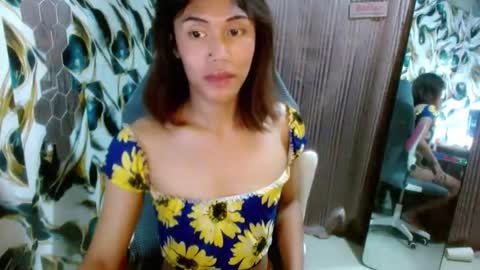 Snapshot of slutqueen_raz chatting on 04.24.26 Raz online show from 04.24.26