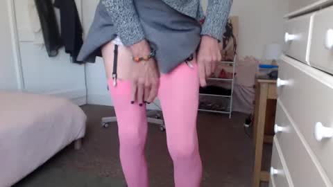 Snapshot of slutsuzy chatting on 09.29.25 Slut Suzy online show from 09.29.25