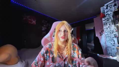 Snapshot of slyviabuffum chatting on 10.19.25 Diana online show from 10.19.25