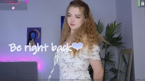 Snapshot of small_blondee chatting on 12.04.24 Emily online show from 12.04.24