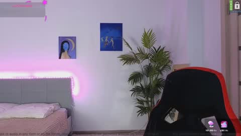 Snapshot of small_blondee chatting on 12.06.24 Emily online show from 12.06.24