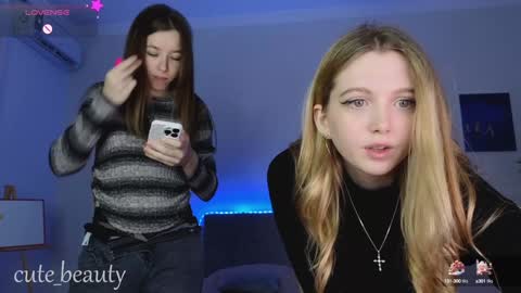 Snapshot of small_blondee chatting on 12.29.24 Emily online show from 12.29.24