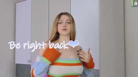 Snapshot of small_blondee chatting on 01.28.25 Emily online show from 01.28.25