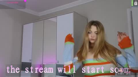 Snapshot of small_blondee chatting on 01.31.25 Emily online show from 01.31.25