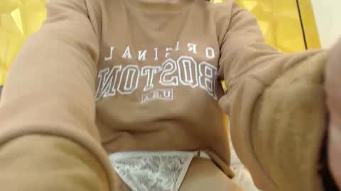 Snapshot of small_hot19 chatting on 03.11.25 Small Hot19 online show from 03.11.25