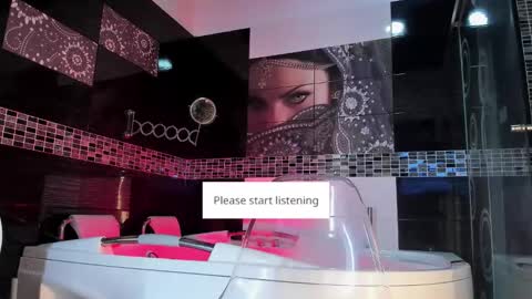 Snapshot of small_hot19 chatting on 10.23.25 Small Hot19 online show from 10.23.25