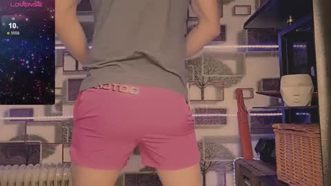 Snapshot of smalldickboy4life chatting on 10.04.25 Smalldickboy4life online show from 10.04.25