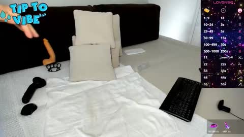 Snapshot of smallnipples chatting on 10.30.25 Alex online show from 10.30.25