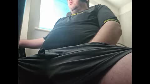 smallone19832 online show from 10.28.25