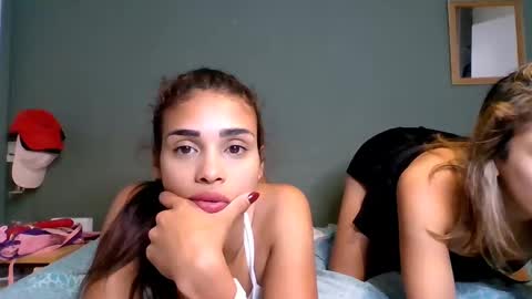 Snapshot of smallparismodel chatting on 12.17.24 babyana online show from 12.17.24