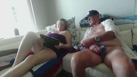 Snapshot of smallpenisbigtongue chatting on 09.28.25 Daddy online show from 09.28.25