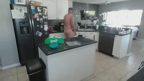 Snapshot of smallpenisbigtongue chatting on 09.29.25 Daddy online show from 09.29.25