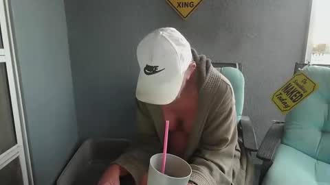 Snapshot of smallpenisbigtongue chatting on 11.06.25 Daddy online show from 11.06.25