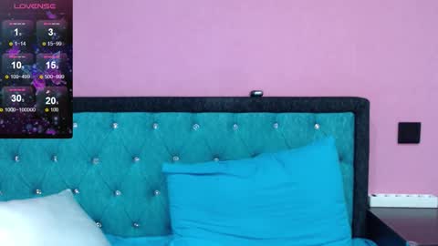 smile_cute_fox online show from 11.18.25