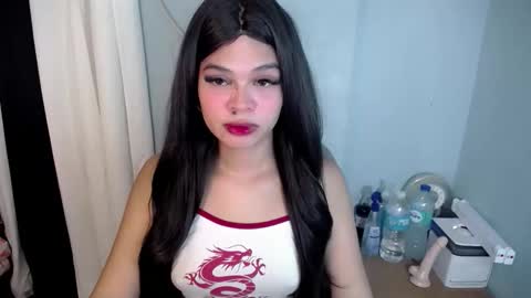 Snapshot of smile_sunshinex chatting on 10.08.25 call me sunshine online show from 10.08.25