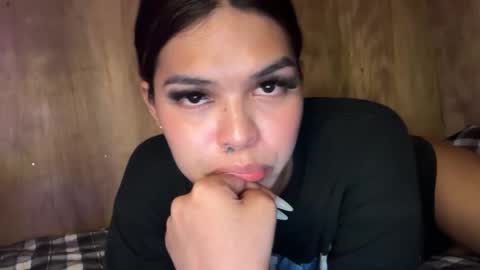 Snapshot of smile_sunshinex chatting on 10.25.25 call me sunshine online show from 10.25.25