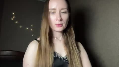 smilequeen_ online show from 10.28.25