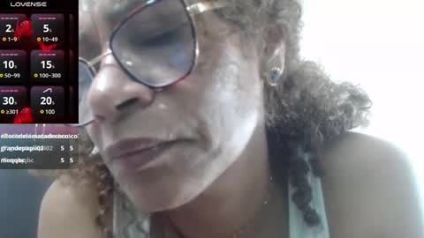 Snapshot of smilet_milf chatting on 12.08.24 Smileth online show from 12.08.24