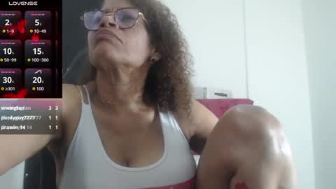 Snapshot of smilet_milf chatting on 12.09.24 Smileth online show from 12.09.24