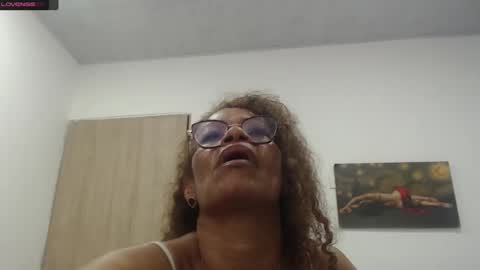 Snapshot of smilet_milf chatting on 12.16.24 Smileth online show from 12.16.24
