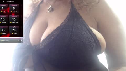Snapshot of smilet_milf chatting on 01.11.25 Smileth online show from 01.11.25