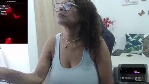 Snapshot of smilet_milf chatting on 02.16.25 Smileth online show from 02.16.25