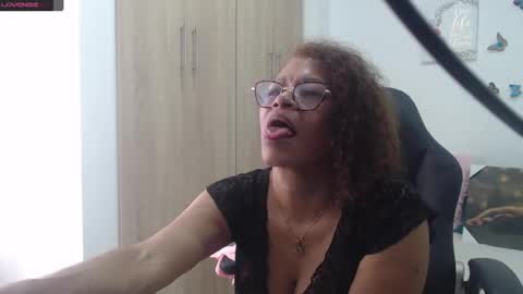 Snapshot of smilet_milf chatting on 02.22.25 Smileth online show from 02.22.25