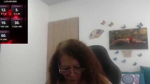 Snapshot of smilet_milf chatting on 03.05.25 Smileth online show from 03.05.25