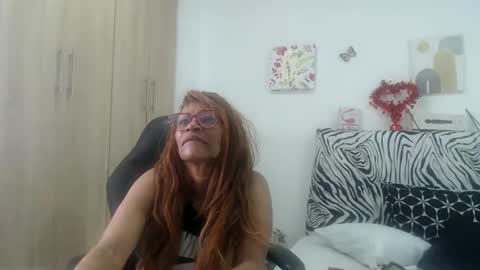 Snapshot of smilet_milf chatting on 05.08.26 Smileth online show from 05.08.26