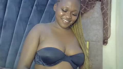 smiley_berry online show from 10.05.25