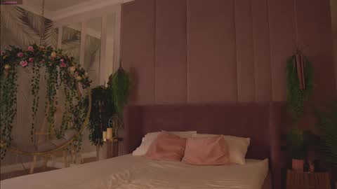 Mia online show from 11.16.25