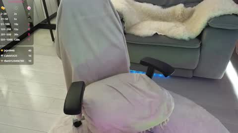 Snapshot of smilym chatting on 10.04.25 smilym online show from 10.04.25