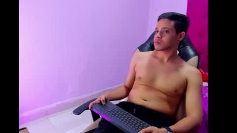 Snapshot of smith_taylor7 chatting on 01.12.25 smith_taylor7 online show from 01.12.25