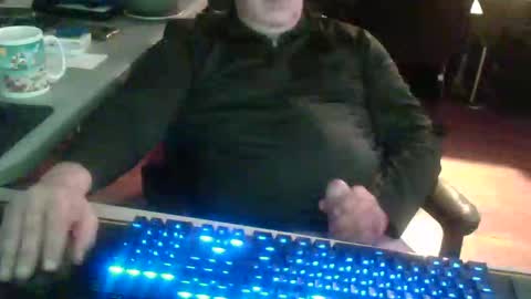 Snapshot of smly chatting on 10.31.25 smly online show from 10.31.25