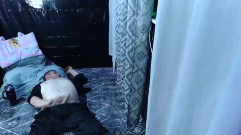 Snapshot of smokeingbitch420 chatting on 12.22.25 love bug online show from 12.22.25