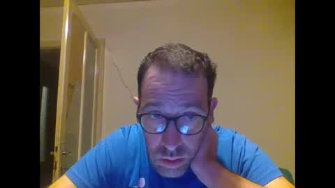 Snapshot of smokered100s chatting on 09.14.25 luca online show from 09.14.25